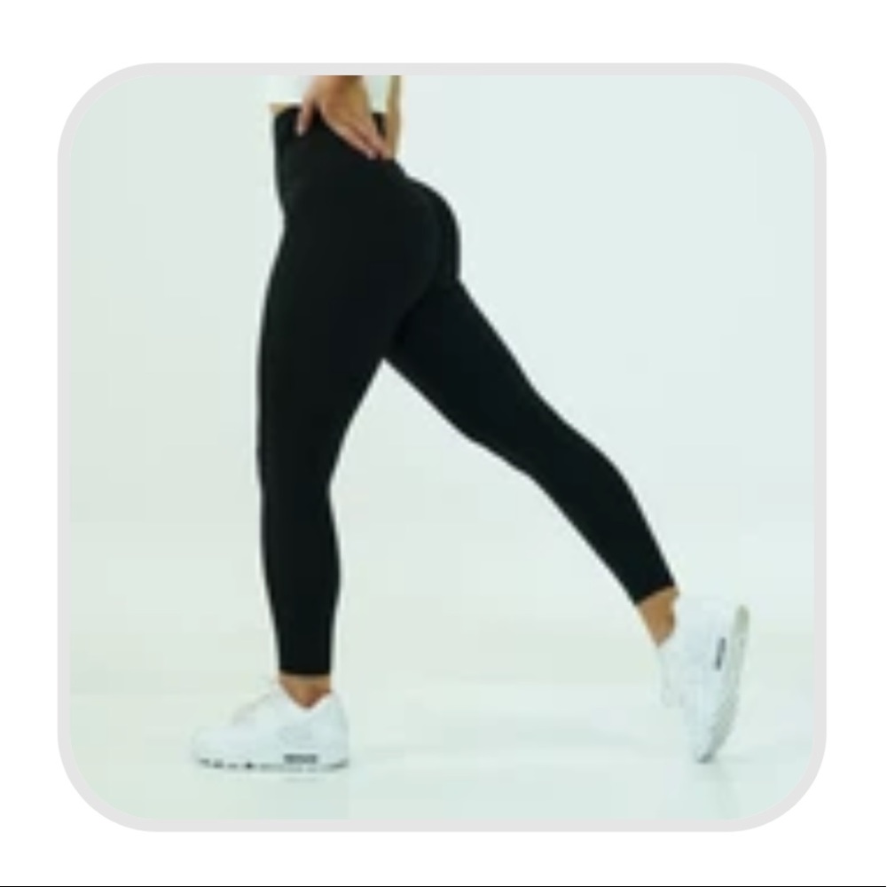 NVGTN Signature leggings!